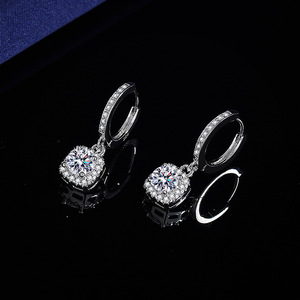 Pendientes de Aro con Diamantes Corte Princesa en Oro Blanco, Joyería de Boda para Mujer - Product Image 4