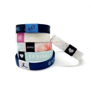 Pulsera Elástica Personalizada con Correa de Banda Elástica, Etiqueta Tejida por Sublimación, Diseño para Conciertos y Festivales de Música, Directo de Fábrica - Product Image 1