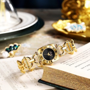 Vente en gros de montres-bracelets de luxe pour femmes en alliage de niche, montres à quartz rétro exquises pour femmes - Product Image 3