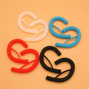 Ganchos de silicona redondos para auriculares deportivos con cable de 1.5mm-2.0mm, en colores blanco, rojo, azul y negro. - Product Image 2