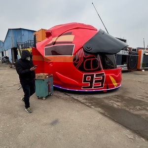 Chiosco Mobile per Caffè a Forma di Casco da Moto Rosso - Rimorchio in Vetroresina per Catering, Ideale per Eventi Sportivi - Product Image 3