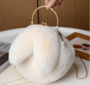 Bolso redondo de piel sintética rosa con correa de cadena dorada y decoraciones florales, bolso de hombro estilo invierno para mujer - Product Image 2