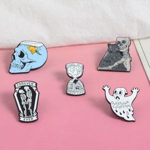 En gros, épingles en métal à motifs de dessins animés, badges fantômes Halloween Funky Punk, épingles assorties, motifs aquarium, chat câlinant, bouteille entonnoir et paysages - Product Image 5
