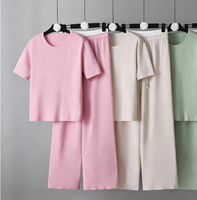 Ensemble deux pièces décontracté et polyvalent pour femme : haut tricoté à manches courtes brodé et pantalon large – Vente en gros usine