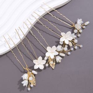 Épingles à cheveux florales faites à la main, fleurs en argile polymère, style bohème vintage, épingle à cheveux en forme de U avec fausses perles pour mariage - Product Image 1