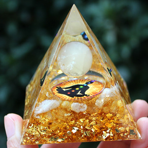 Pirámide de Citrino en Resina Epoxi, Adorno de Escritorio para Oficina, Diseño Feng Shui - Product Image 1