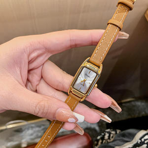 Reloj de pulsera cuadrado pequeño de estilo retro para mujer, moderno, de tres agujas, sencillo y elegante, de cuarzo. - Product Image 2