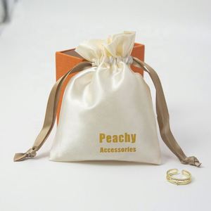 Pochette à bijoux en satin de soie personnalisée, luxueuse, résistante aux rayures, de forme rectangulaire, avec cordon de serrage, pour emballage cadeau - Product Image 4
