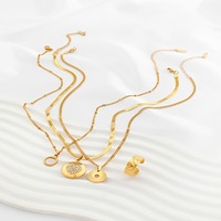 YYN Promotion : Ensemble de bijoux haut de gamme en acier inoxydable, comprenant une bague, une chaîne serpent et un motif d'amour orné de diamants, style bouddhiste tendance