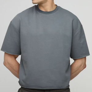 Camiseta Corta Informal de Cuello Redondo 100% Algodón para Hombre, Fabricada Profesionalmente, con Puños Crudos y Corte Cuadrado - Product Image 1