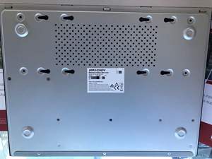 Hikvision <span class=keywords><strong>DS</strong></span>-<span class=keywords><strong>7616NI</strong></span>-<span class=keywords><strong>Q2</strong></span>/<span class=keywords><strong>16P</strong></span> <span class=keywords><strong>NVR</strong></span> 16 canaux 1U 16 PoE 4K jusqu'à 1 canal 8MP ou 5 canaux 1080P Capacité de décodage Formats vidéo H.265+/H.264+ - Product Image 4