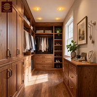 Ensemble de meubles de chambre à coucher de luxe en bois massif, comprenant une armoire ouverte avec portes coulissantes, un dressing au design personnalisable et une armoire Shaker minimaliste
