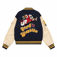 Chaqueta Varsity Personalizada para Hombre en Crema y Azul Marino con Parches Bordados en Chenille, Estilo Béisbol, Fabricante OEM ODM de Marca Privada