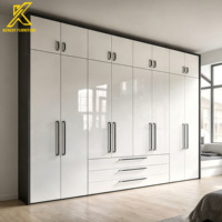 Armoire modulaire moderne en bois durable de luxe sur mesure avec éclairage LED |   Solutions de rangement pour la salle à manger et la chambre à coucher qui permettent de gagner de la place