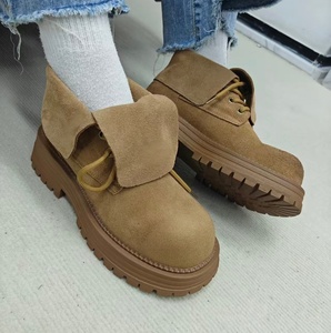 Botas cortas plegables para mujer, de cuero mate, con suela gruesa, estilo Martin, de doble uso, que aumentan la altura, clásicas. - Product Image 6