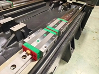 Centre d'usinage vertical CNC automatique VMC1050 neuf, haute précision BT40, pour pièces automobiles et moules, directement de l'usine