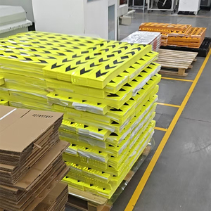 Ruban adhésif réfléchissant en PVC jaune fluorescent pour le marché des Émirats arabes unis, idéal pour la sécurité automobile et l'utilisation sur les véhicules lourds - Product Image 5