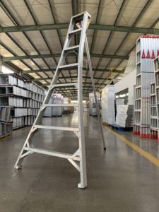 Échelle pliante en alliage d'aluminium de conception moderne Échelle combinée de sécurité d'entrepôt industriel domestique de haute qualité EN131 Salon - Product Image 3