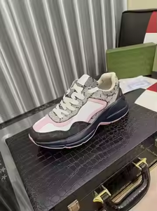 รองเท้าผ้าใบแฟชั่นดีไซน์เนอร์คุณภาพสูงสำหรับผู้ชายและผู้หญิง รองเท้าลำลอง รองเท้าวิ่ง รองเท้ากีฬา รองเท้าเดินสไตล์หรูหรา ขายส่งจากโรงงาน - Product Image 3