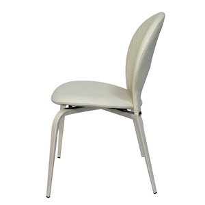 Chaise de salle à manger moderne <span class=keywords><strong>en</strong></span> cuir PU <span class=keywords><strong>en</strong></span> forme de coquille, dossier à coutures courbées, pieds <span class=keywords><strong>en</strong></span> métal, couleurs personnalisables pour salle à manger, café, hôtel - Product Image 4