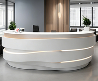 Bureau d'accueil moderne en marbre courbé, design unique pour réception de bureau