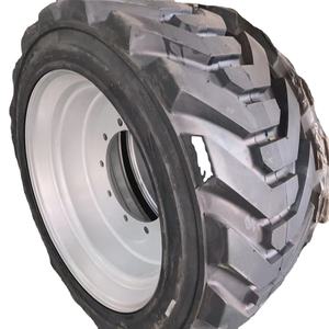 Pneu plein multi-usages rempli de mousse 15-625 pour la manutention des déchets et les équipements municipaux - Product Image 1