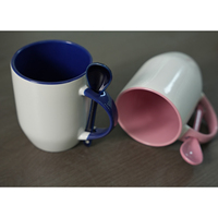 Vente en gros de tasses en céramique à sublimation colorées de 11 oz avec cuillère intégrée dans la poignée