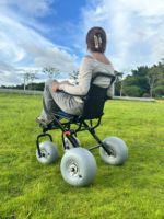 Fauteuil roulant de plage tout-terrain pliable et portable, idéal pour l'extérieur, vente en gros d'usine à bon prix