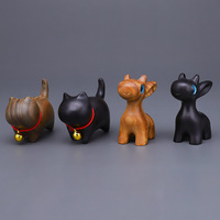 Figurine de chat en bois sculptée à la main avec petite clochette, statue de chaton en bois massif naturel, décoration de bureau, ornement artisanal en bois