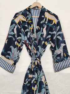 ชุดคลุมกิโมโนกำมะหยี่ลายป่าสีน้ำเงินกรมท่า เสื้อคลุมกำมะหยี่สำหรับดื่มชาตอนเช้า ชุดคลุมกำมะหยี่สำหรับเพื่อนเจ้าสาว เสื้อคลุมกำมะหยี่ผ้าฝ้ายสำหรับผู้หญิง - Product Image 4