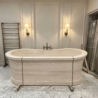 Baignoire en pierre naturelle beige, baignoire en travertin poli, baignoire en pierre de travertin, décoration de salle de bain moderne et luxueuse