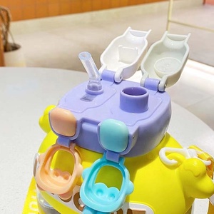 Bouteille d'eau portable à double paroi et double embout avec paille, motif dessin animé mignon pour bébé, en plastique écologique avec sangle, 1,2 L - Product Image 4