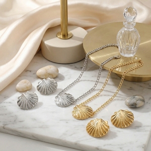 Conjunto de Joyería para Mujer Serie Océano: Collar de Perlas, Cadena de Clavícula de Lujo Ligero con Estrella de Mar y Concha, Pendientes y Pulsera Impermeables - Product Image 5