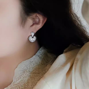 Orecchini pendenti a forma di cuore da donna, eleganti gioielli alla moda con design a cuore - Product Image 5