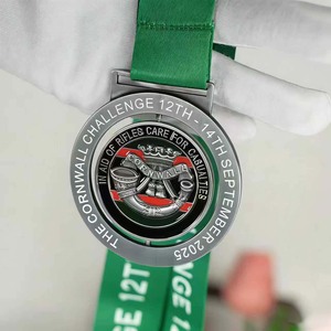 Medallas Metálicas Giratorias Personalizadas Plateadas con Impresión UV, Diseño Hueco en Relieve 3D para Eventos Deportivos, Retos, Recuerdos Benéficos - Product Image 2