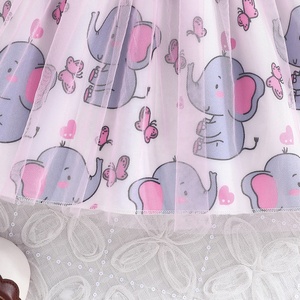 ชุดลำลองสองชิ้นสำหรับเด็กผู้หญิง เสื้อครอปติดกระดุมสุดหรู ผ้าขนสัตว์ แต่งตาข่าย ชุดเดรสลายสัตว์น่ารัก ดีไซน์สายเอี๊ยมเก๋ไก๋ - Product Image 6