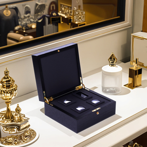 Boîte en <span class=keywords><strong>bois</strong></span> MDF laqué brillant sur mesure de qualité supérieure avec serrure dorée et couvercle magnétique pour emballage cadeau de bijoux et montres - Product Image 1