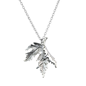 Collier pour femme avec pendentif feuille d'hiver personnalisé et créatif, petit cadeau d'accessoire pour les <span class=keywords><strong>amis</strong></span> lors des fêtes de fin d'année - Product Image 1