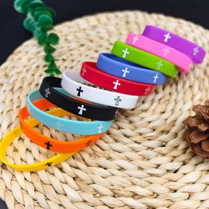 Bracelets en silicone Croix de Jésus, bracelets en caoutchouc religieux inspirants et motivants, cadeaux parfaits pour les événements religieux - Product Image 3
