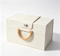 Boîte cadeau rigide de luxe avec poignée en bois en forme de D et fermeture magnétique, matériaux recyclés, emballage personnalisé pour accessoires de foulard