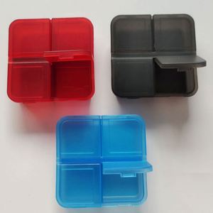 JH Medibox Boîte à pilules hebdomadaire portable, multicolore, en PP de qualité alimentaire, résistante aux enfants, à 4 compartiments, en forme de blocs de construction - Product Image 1