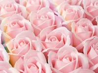 Têtes de roses artificielles premium à 3 couches, 50 pièces par boîte, roses artificielles délicates, fournitures florales DIY pour mariage, coffret cadeau Saint-Valentin
