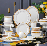 Service de table de luxe européen 60 pièces pour 8-10 personnes, bord doré et motifs en relief peints à la main, sans plomb ni chrome, qualité alimentaire, pour banquets/cadeaux