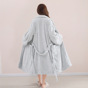 Peignoirs de bain femme col en v dames vêtements de <span class=keywords><strong>nuit</strong></span> doux Logo personnalisé luxe Peignoirs <span class=keywords><strong>SPA</strong></span> Robe hôtel peignoir femmes robe de <span class=keywords><strong>nuit</strong></span> - Product Image 2