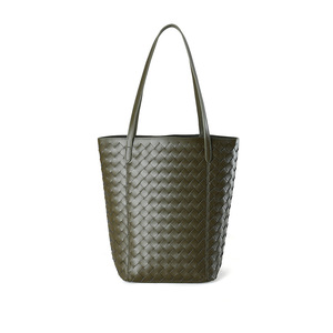 Bolso de Hombro Tipo Cubo de Cuero Vacuno <span class=keywords><strong>ZAMO</strong></span> 2025 para Mujer, Nuevo Modelo, Tejido Simple, Cuero Genuino, Forro de Poliéster, Cierre de Cremallera y Broche - Product Image 1