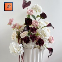 Vente en gros de centre de table luxueux en fausse soie, fleurs artificielles, hortensia bordeaux, rose, anthurium, calla, décoration de table de mariage