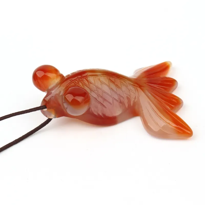 Природный кристалл Сердолик резной полированный красный агат золотой рыбки подвески