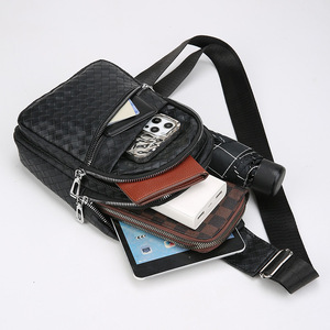 Nouveau sac de poitrine pour homme en cuir PU tressé imperméable, sac bandoulière pour activités de plein air, sports décontractés et usage quotidien, collection Printemps 2025 - Product Image 4