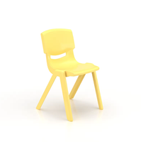 Chaises en plastique moulées d'une seule pièce ; Chaises empilables pour les élèves des écoles primaires et secondaires ; Chaises gain de place