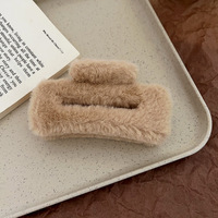 Offre Spéciale personnalisé couleur fausse fourrure moelleux Rectangle cheveux griffe élégant cheveux accessoires pour femmes et filles Styles de cheveux élégants